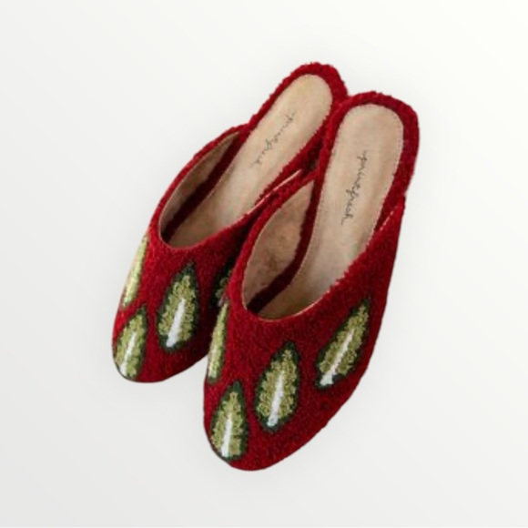 Printfresh Tufted Slippers In Red With Green Trees Size 7 - Picture 9 of 9